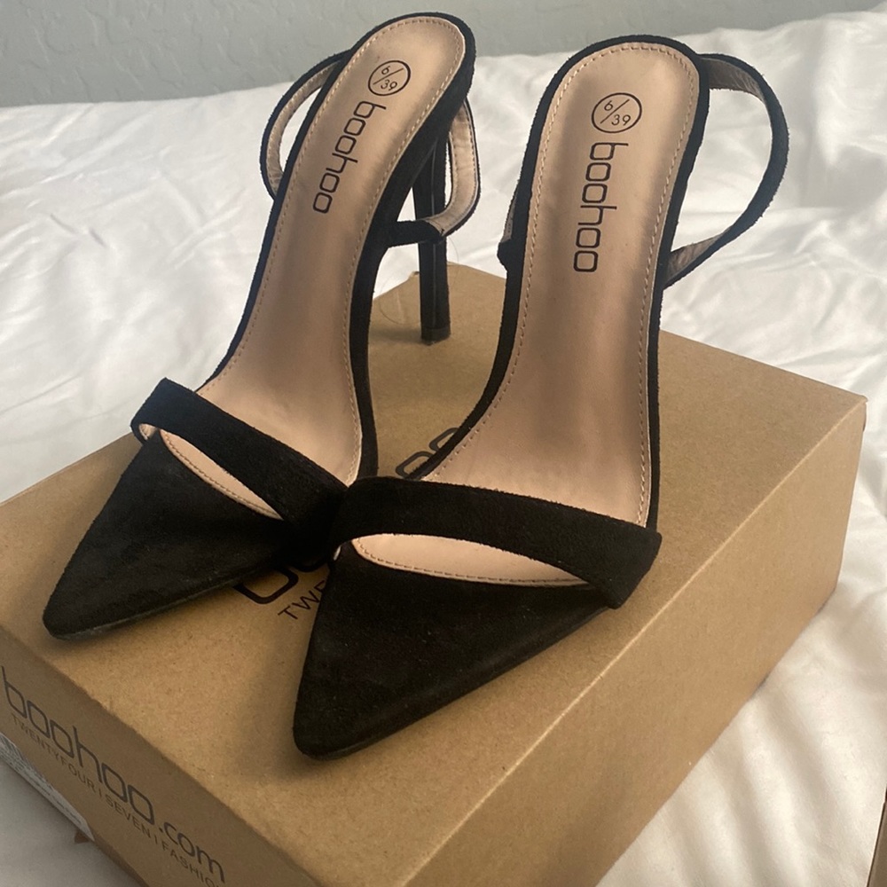 Pointed toe black sling back heel